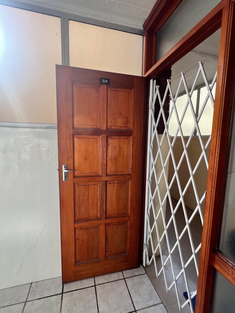 To Let 1 Bedroom Property for Rent in Humewood Eastern Cape